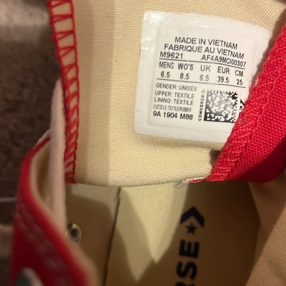 Red Converse women’s 8.5 great condition. - Picture 2 of 3